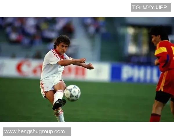 怀旧足球明星高清复古照片展现经典瞬间与辉煌岁月 怀旧足球明星高清复古照片展现经典瞬间与辉煌岁月